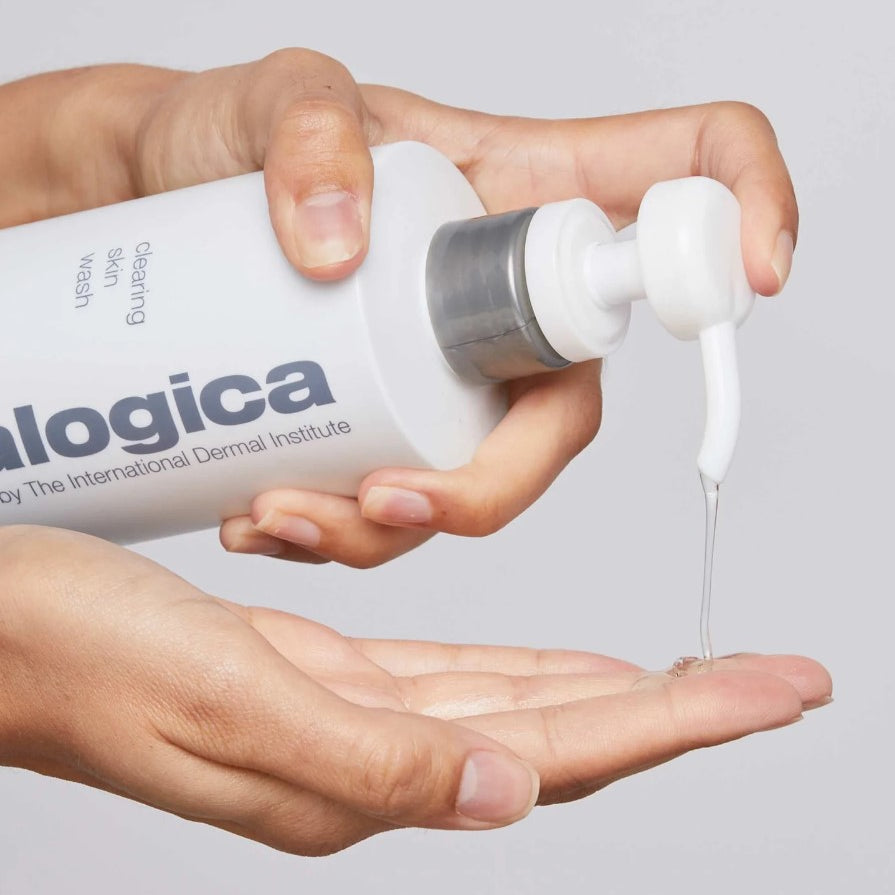 Dermalogica Clearing Skin Wash påføring på hånd