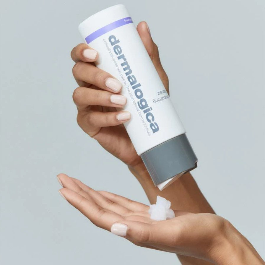 Dermalogica Ultracalming Cleanser påføring på hånd