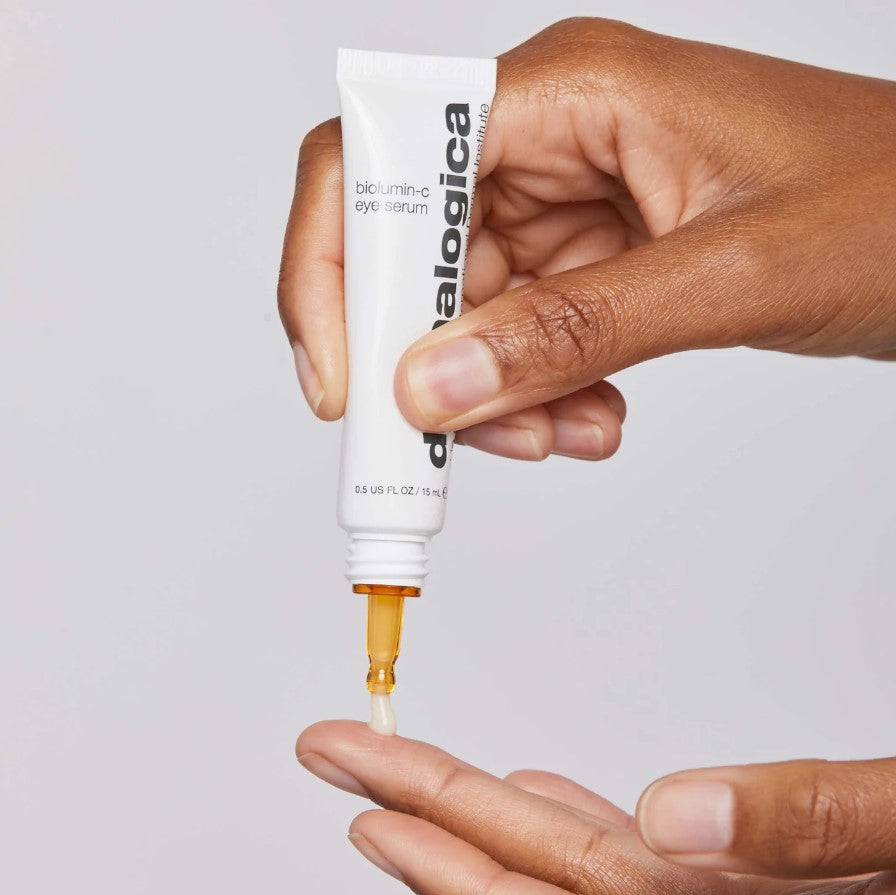 dermalogica biolumin c eye serum påføring hender