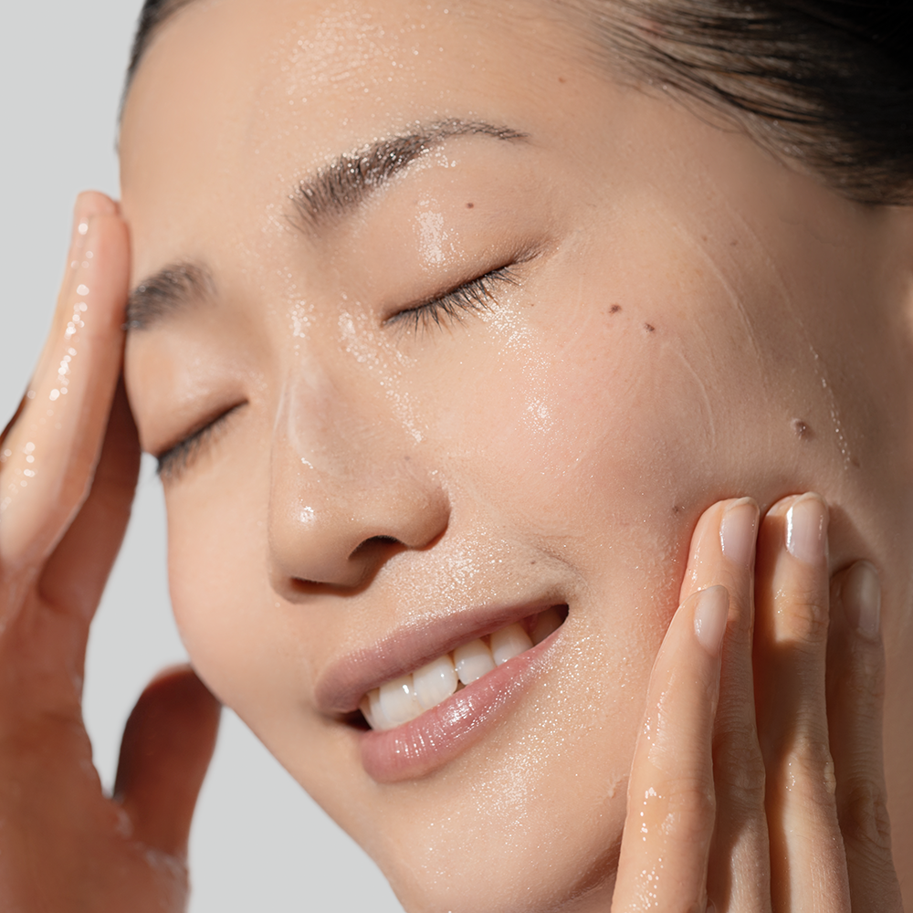 Dermalogica Daily Glycolic Cleanser påføring på ansikt