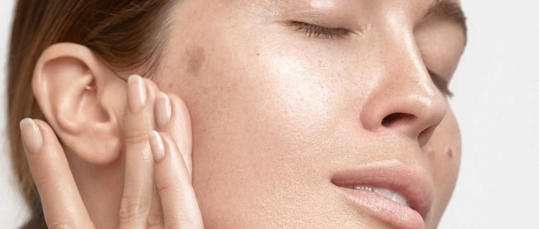 hva forårsaker ujevn hudtone?