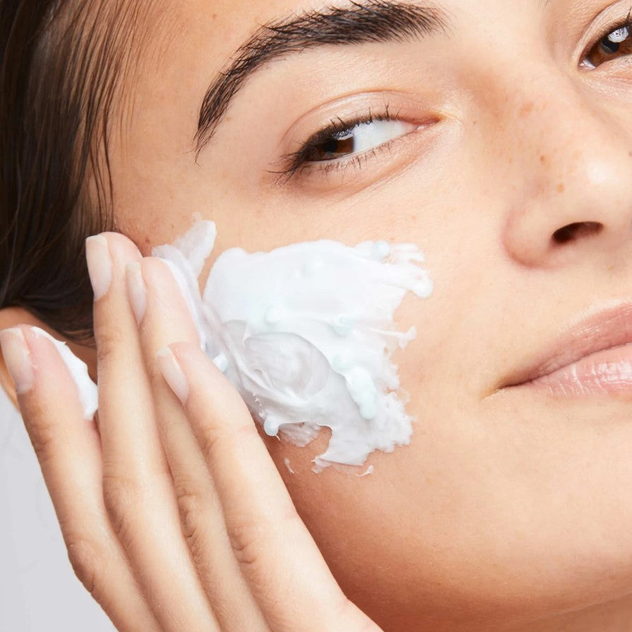 Dermalogica Hydro Masque Exfoliant påføring på ansikt