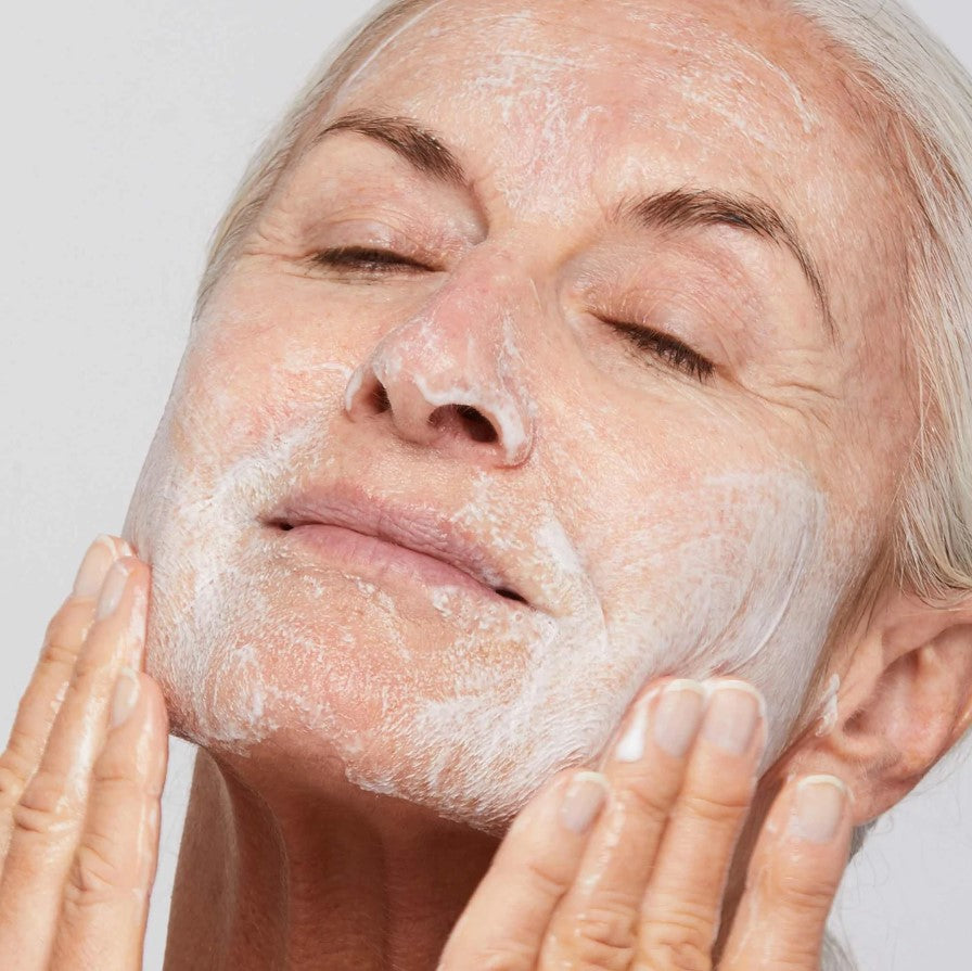 Dermalogica Skin Resurfacing Cleanser påføring på ansikt