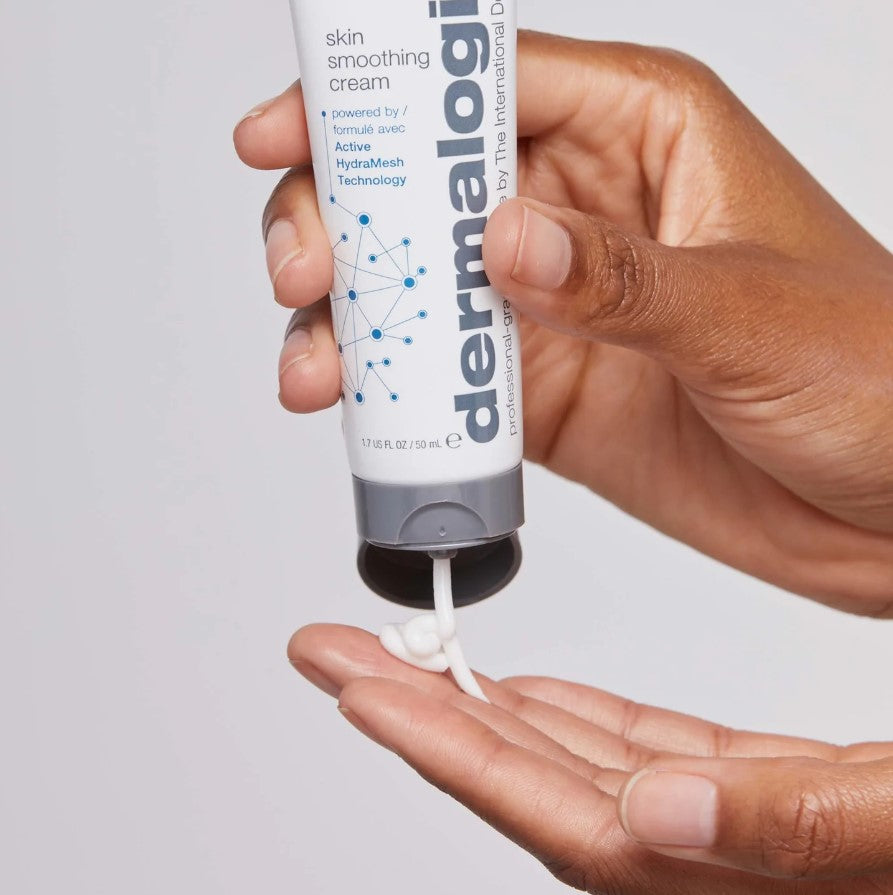 Dermalogica Skin Smoothing Cream påføring hender