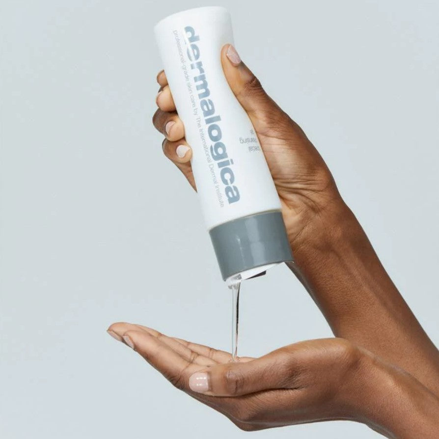 Dermalogica Special Cleansing Gel påføring med hender