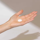clear start skin soothing hydrating lotion tekstur i hånd